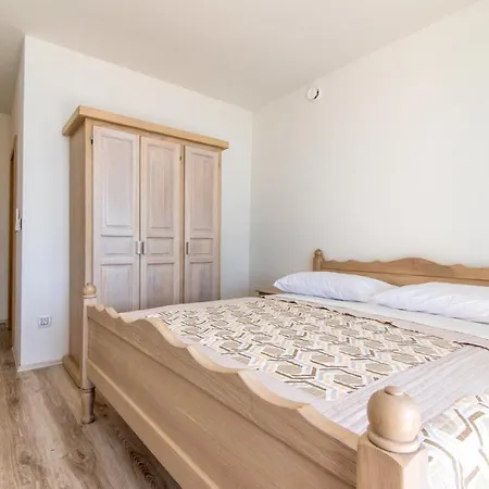 Marija Ii Biograd Na Moru