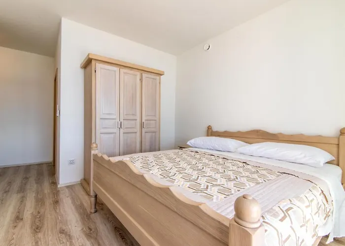 Marija Ii Biograd Na Moru